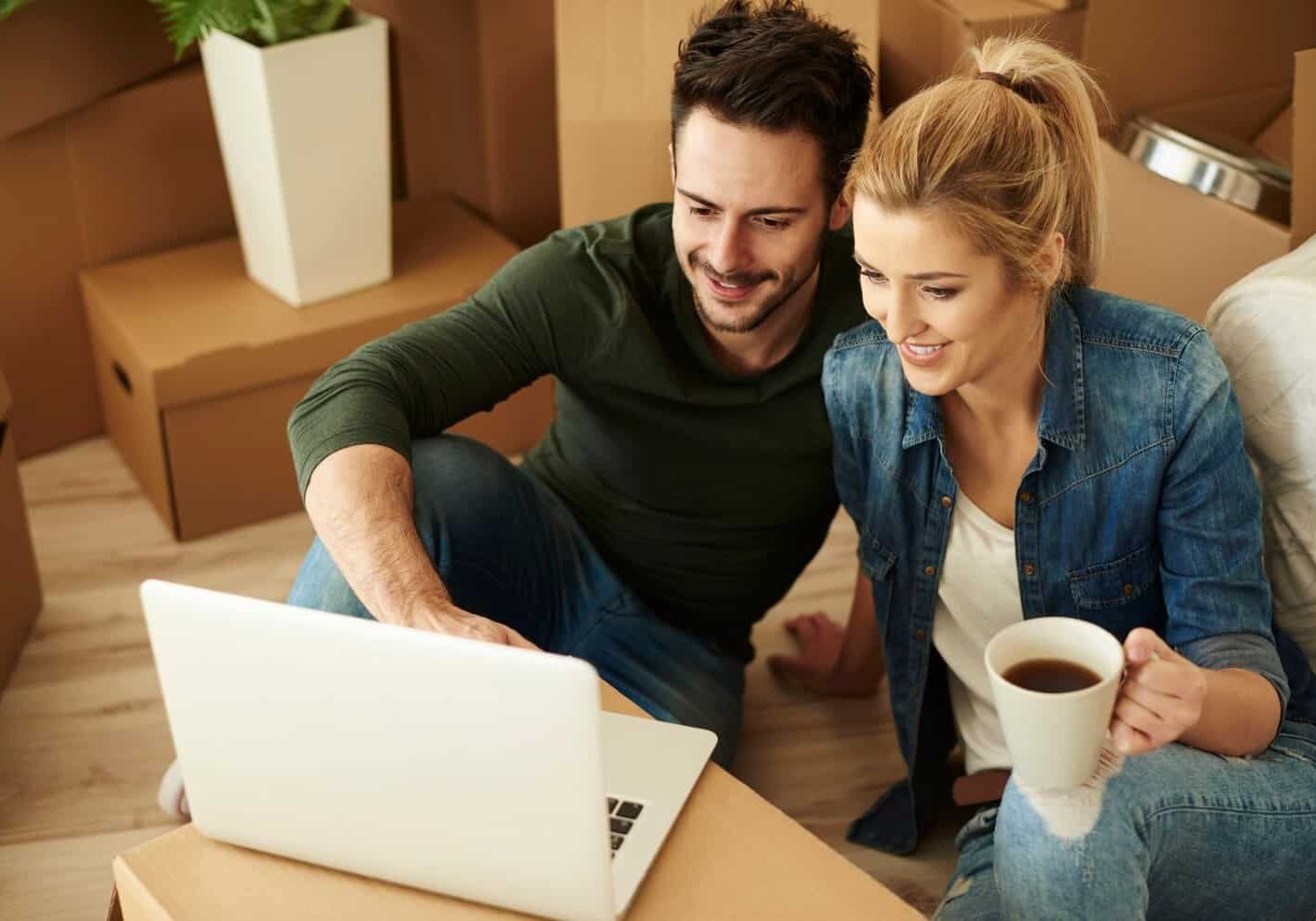 beautiful-couple-using-laptop-cartons_329181-18248